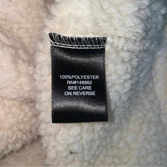 TORRID Faux Fur Sherpa Zip Up Jacket Cream Red Chevron Size 1X - Picture 15 of 16
